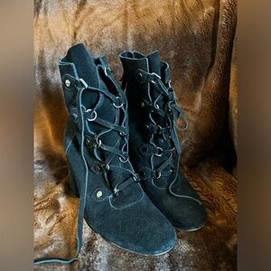 Size 10 suede lace up booty.